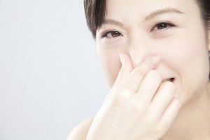 職場で気になるいやなニオイ - 「体臭」「たばこ」「香水」