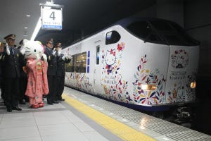 JR西日本「ハローキティはるか」関西空港駅でハローキティが見送り