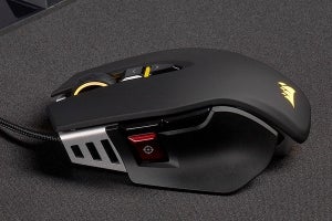 CORSAIR、スナイパーボタンで解像度を調整できるFPSゲーミングマウス