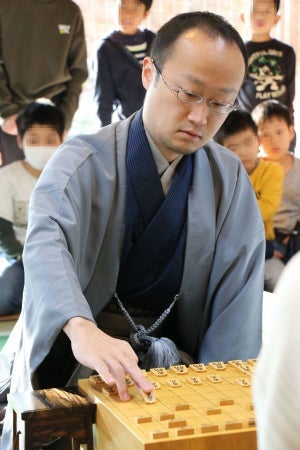 渡辺棋王が圧巻の4-0で王将位を奪取　七番勝負のストレート決着は強者の証