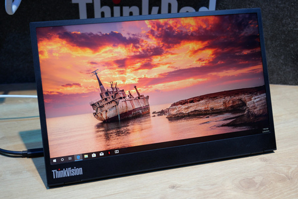 レノボ「ThinkVision M14」実機チェック! ThinkPadと揃えたデザイン、USB Type-Cハブも便利そう