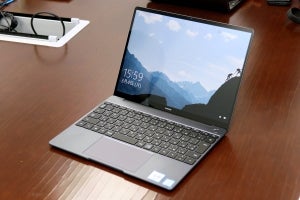 ファーウェイ、99,880円からの13型Core i5/i7ノート「MateBook 13」