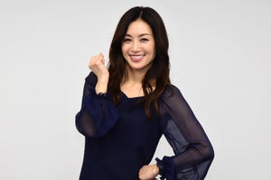 酒井法子、11年ぶりテレビ歌唱で「声震えてるかも」 膝上ミニで登場