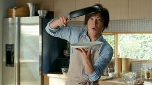 木村拓哉、エプロン姿で手料理! 家族のために“我が家の好物”を