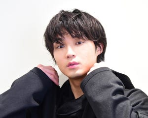 話題作続々・磯村勇斗の私服は「ゆるっと」 俳優としては“先”考える