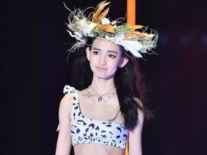 “菜々緒2世”黒木麗奈、水着コーデでスラリ美脚あらわ