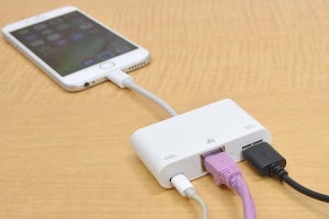 iPhoneに有線LANとUSBを増設するLightningアダプタ - サンコー