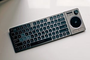 CORSAIR、スティックとタッチパッドを備えたキーボード