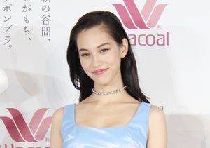 水原希子、胸の谷間＆美脚見せ! セクシー衣装で下着のこだわり明かす