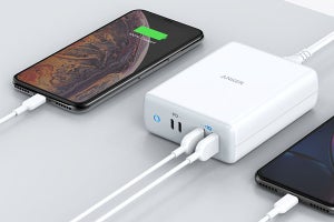 4ポート搭載で最大100W出力、アンカーが急速充電器