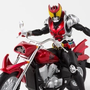 『仮面ライダーキバ』マシンキバー&フィギュア用ブラッディローズと玉座が登場