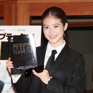 今田美桜、“MIB”ブラックスーツ姿でアフレコ披露「ちょっと恥ずかしい」