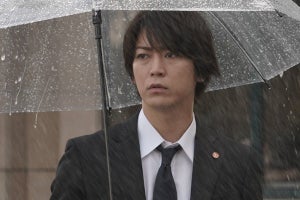 亀梨和也、冷たい雨に打たれて立ちつくす…『ストナイ』場面写真