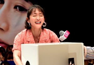 吉岡里帆、箱の中の「ぬめぬめ」に絶叫! マッサージではうっとり