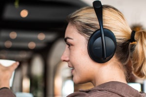 Bose、賢くノイズを消し声を聞く「Noise Cancelling Headphones 700」発表