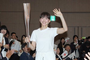 綾瀬はるか、笑顔で聖火ランナー類似体験「声援に興奮しました」