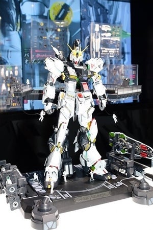 『ガンダム 逆襲のシャア』νガンダムの究極フィギュアは解体からの新生