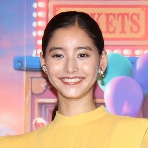 新木優子、黄色のワンピで人形になりきり!?『トイ･ストーリー』参加に感激