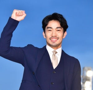 大谷亮平、CMで共演した中村倫也と賀来賢人は「色気を感じた」