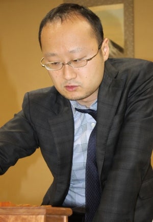 渡辺二冠が棋聖奪取　三冠に復帰　