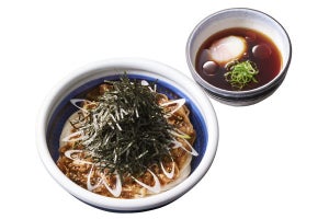 丸亀製麺、温泉玉子入りピリ辛つけだれで食べる「旨辛肉つけうどん」発売