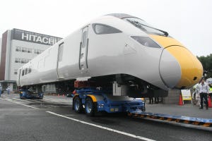 日立の高速鉄道車両「Class 800」道路を走る - 下松市で日中に陸送