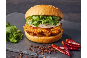 フレッシュネス、花椒を使用した痺れる辛さの「麻辣チキンバーガー」発売