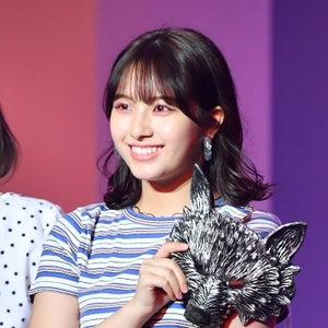 元AKB48大和田南那、ミニスカ衣装でランウェイ