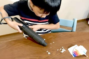 夏休み、子どもを掃除好きにする - パナソニックのハンディ・スティック掃除機を渡した結果