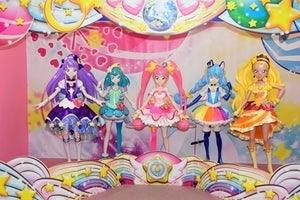 「プリキュア」最大級のイベント池袋で開催、キュアコスモも含めた5人の立像が初集結