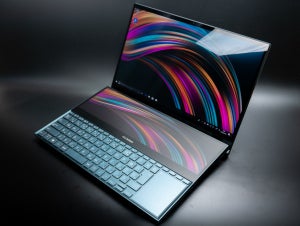 ASUS「ZenBook Pro Duo」速報プレビュー - 個性的すぎるデュアル4Kノート