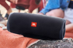 JBL、大容量バッテリーで20時間聴ける防水Bluetoothスピーカー「CHARGE 4」