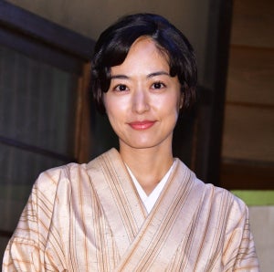 井上真央、寅さんの母親を演じて「子育てって大変!」