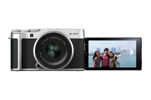 富士フイルム、新センサーでAF強化したミラーレス「X-A7」 - 4K/30p撮影も