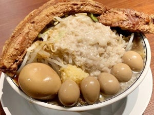 ガッツリにもほどがあるラーメン「メガ角煮ストロングMAX」で超満腹