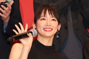 どん兵衛を差し入れた座長・吉岡里帆 『見えない目撃者』監督が語る魅力