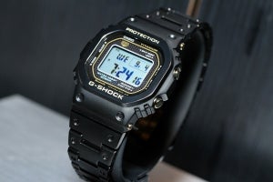 初代G-SHOCKを継承するフルメタルシリーズに、初のチタンモデル