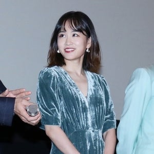 前田敦子、胸元ざっくりロングワンピで主演映画をアピール