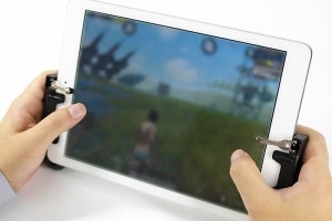 上海問屋、ゲームの操作性を高めるタブレット用ゲーミンググリップ