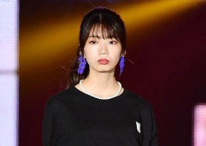 日向坂46高本彩花、ショーパンで美脚全開! 抜群スタイル際立つ