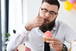 ケーキやクッキー大好きなサラリーマンは注意! お菓子中毒がヤバい