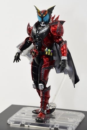 『仮面ライダーキバ』ダークキバが真骨彫に登場、質感・プロポーションを忠実再現