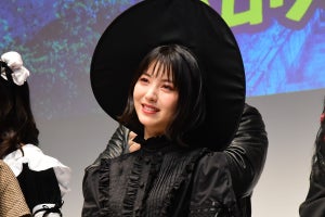 浜辺美波、かわいすぎハロウィン魔女コスプレ! 紫×黒タイツも履きこなす