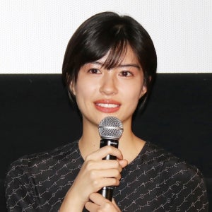 佐久間由衣、初主演映画『隠れビッチ』お披露目に感極まる「形になってうれしい」