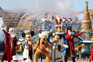 「ディズニー･クリスマス」お披露目! ミッキーたちが名曲に乗せてダンス