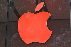 アップルマークが今年も赤に　世界エイズデーに合わせ寄付も実施