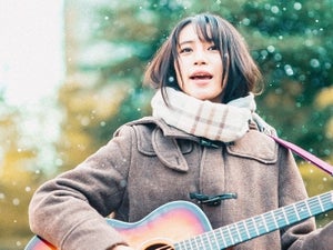 JUJU絶賛「心が透き通る歌声!」17歳・南沙良、あの名曲を新CMで弾き語り