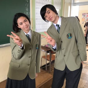 山崎賢人＆二階堂ふみ、制服オフショット公開　ファンからは喜びの声