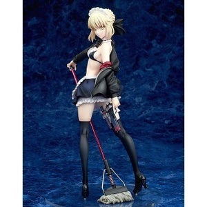 モップを片手に『FGO』水着姿のアルトリアがフィギュア化