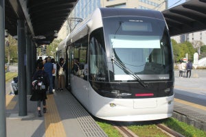 富山ライトレール「一足早い南北接続体験会」富山駅新停留場で開催